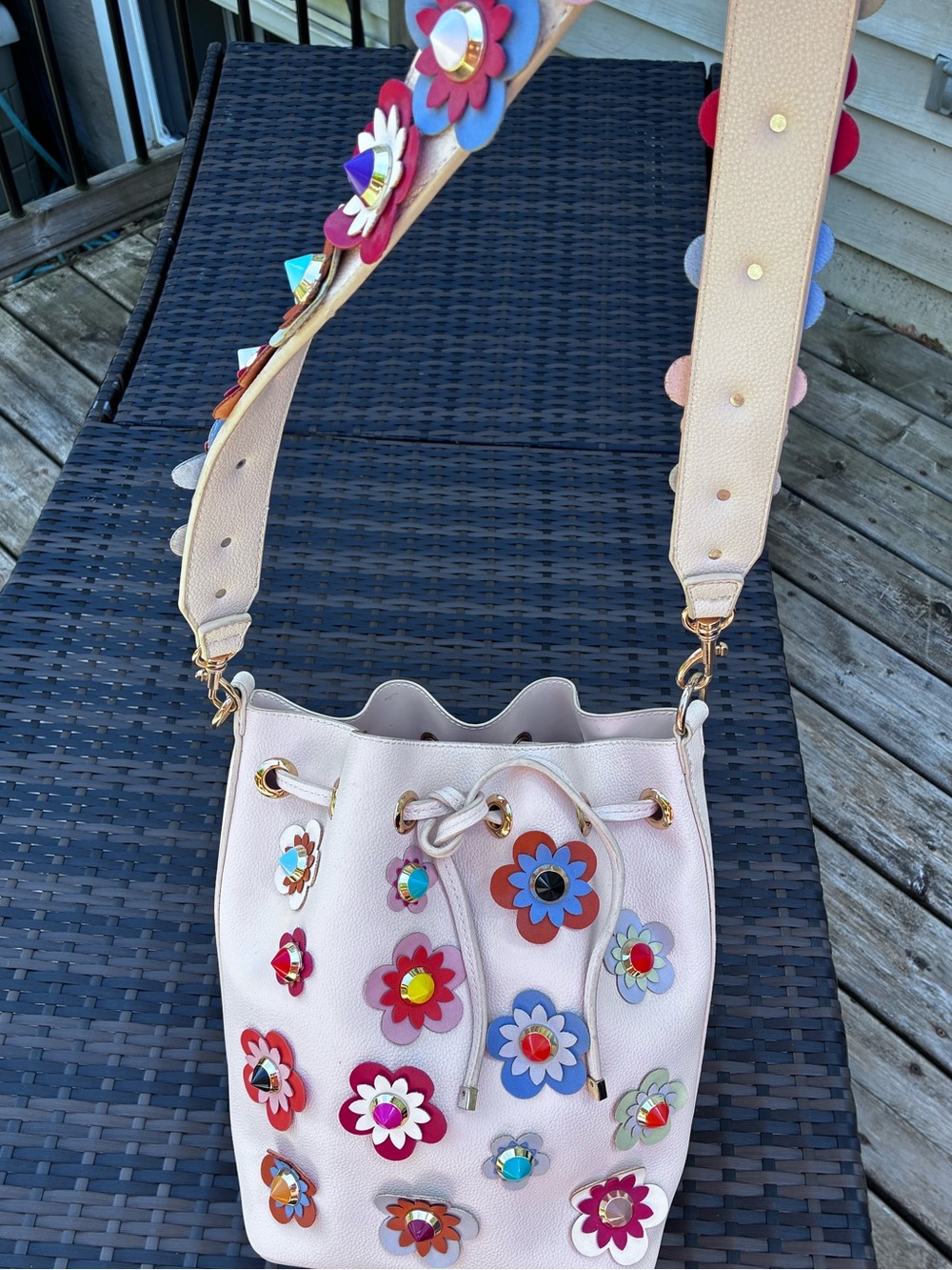 NEW Urban Expressions Pink Floral Appliqué Drawstring Bucket Bag model Audrina